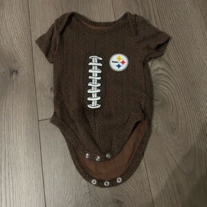 Baby’s Pittsburgh Steelers football onsie. Size 0-3 months